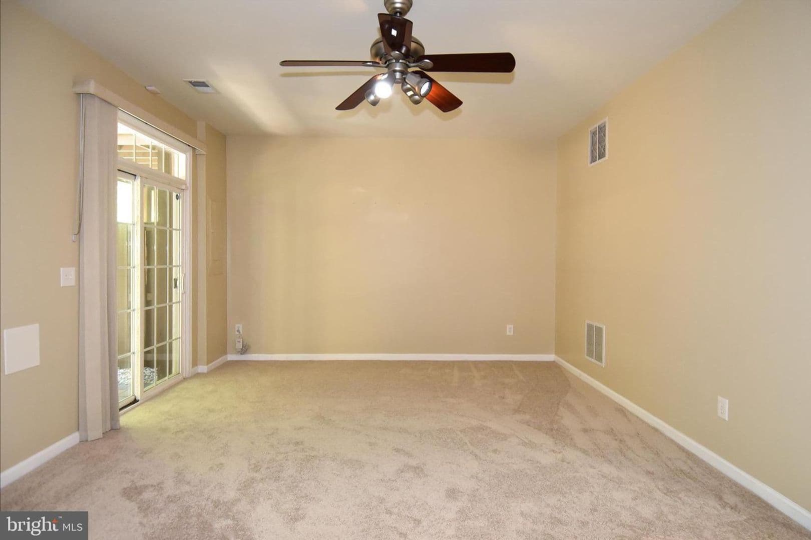 Alexandria House: 7810 Locust Leaf Lane