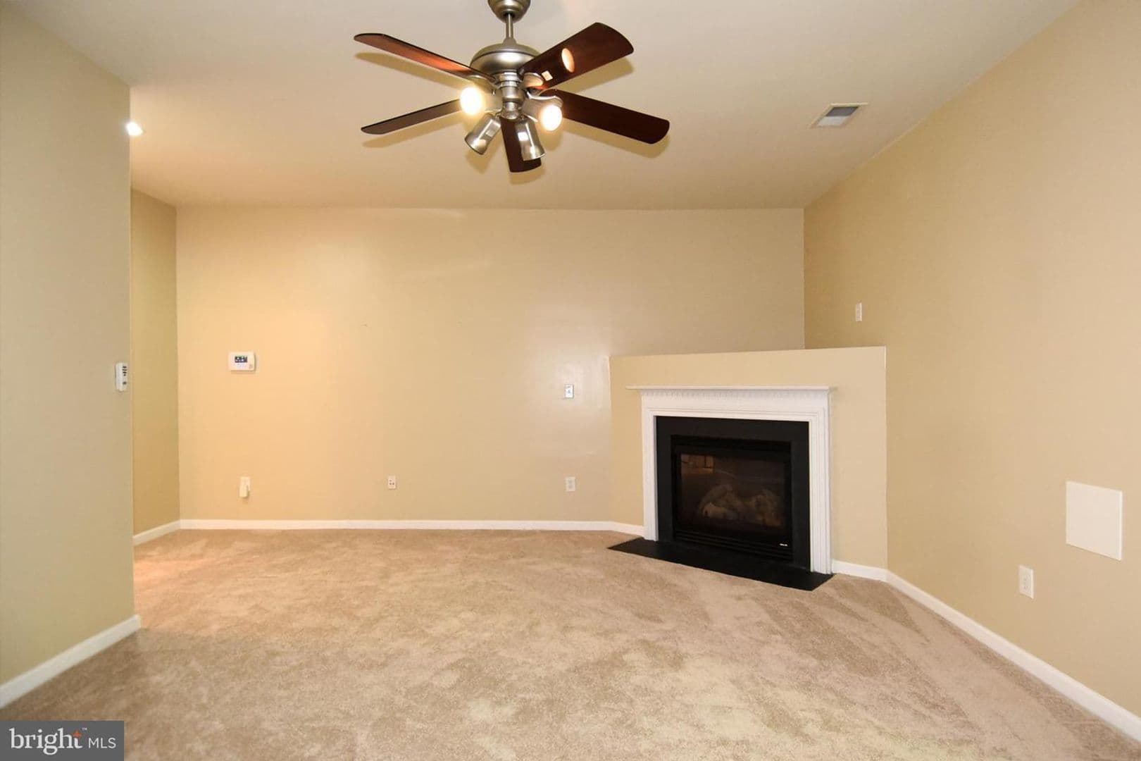 Alexandria House: 7810 Locust Leaf Lane