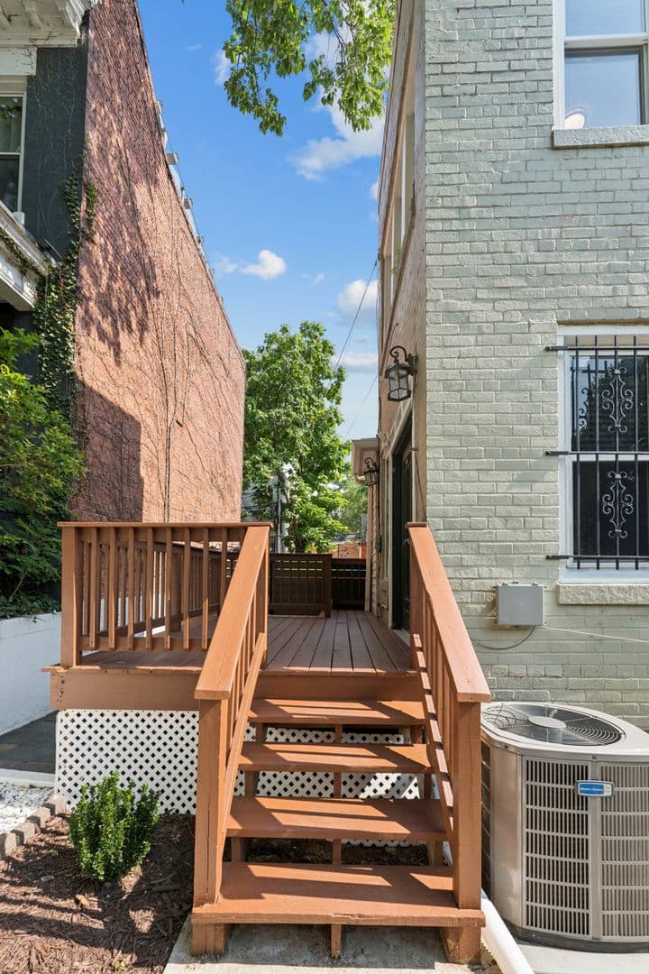Washington House: 2911 Sherman Avenue NW