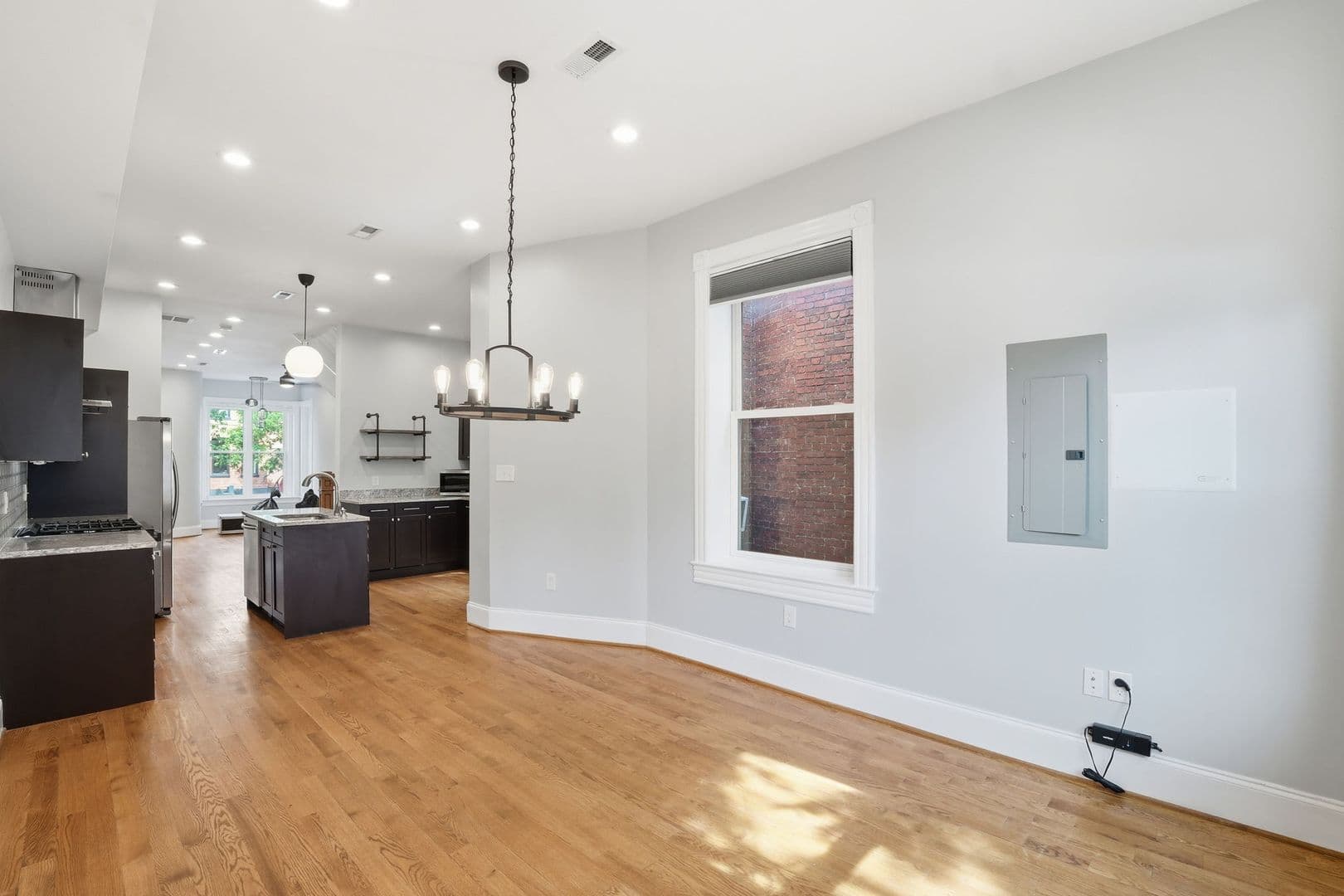 Washington Townhome: 1004 11th Street NE