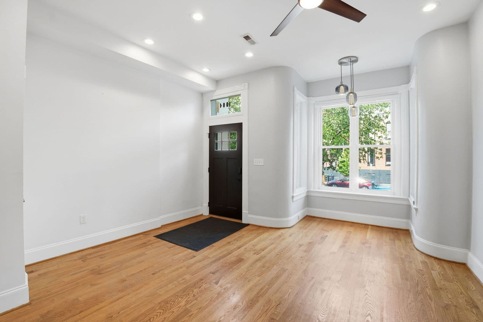 Washington Townhome: 1004 11th Street NE
