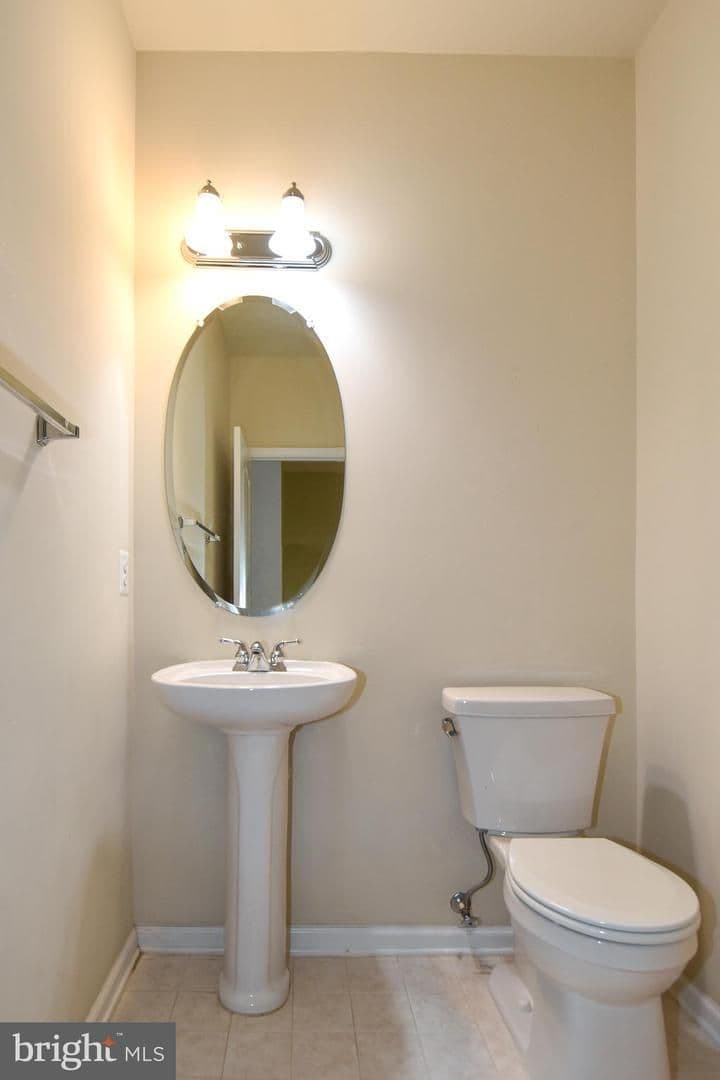 Alexandria House: 7810 Locust Leaf Lane