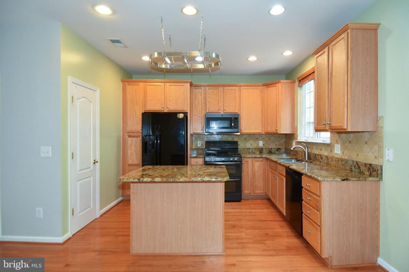 Alexandria House: 7810 Locust Leaf Lane