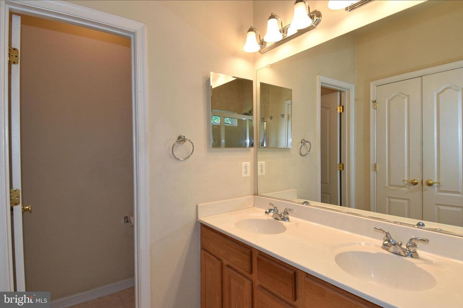 Alexandria House: 7810 Locust Leaf Lane