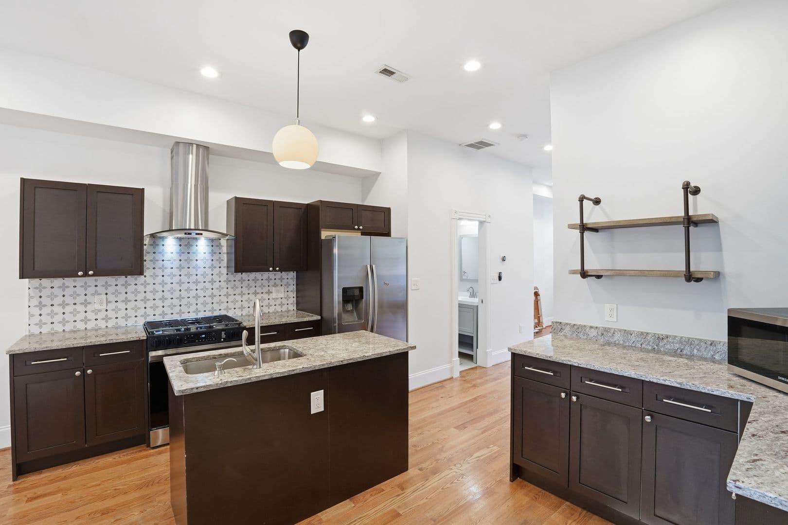 Washington Townhome: 1004 11th Street NE