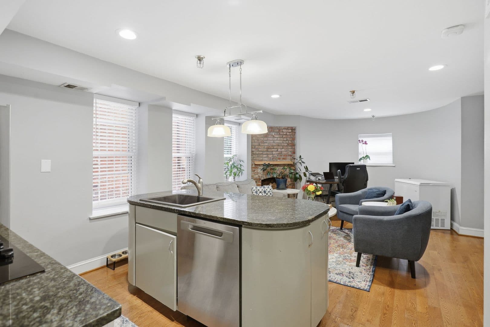 Washington Condo: 1527 16th Street NW