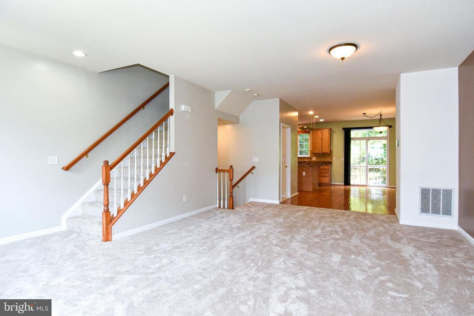 Alexandria House: 7810 Locust Leaf Lane