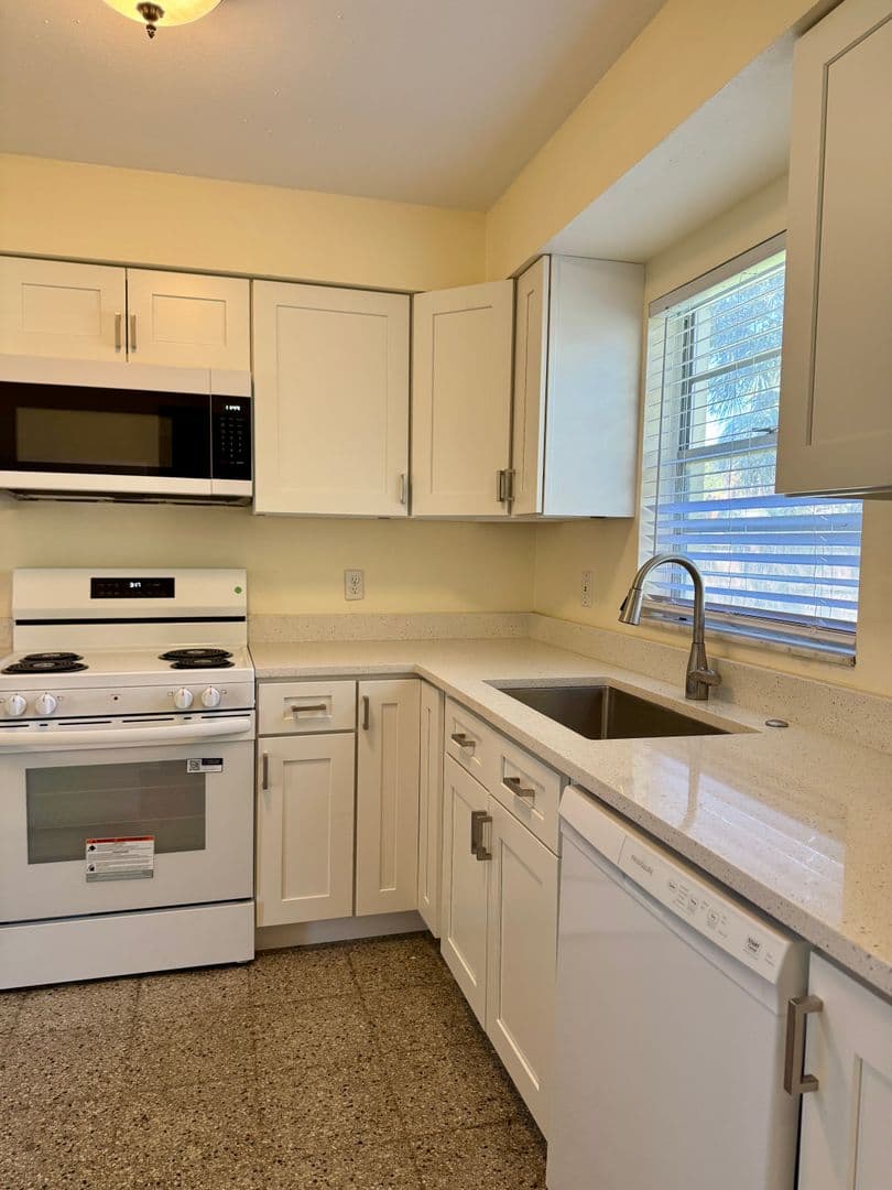 Tampa House: 4423 W Varn Avenue