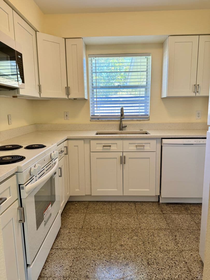 Tampa House: 4423 W Varn Avenue