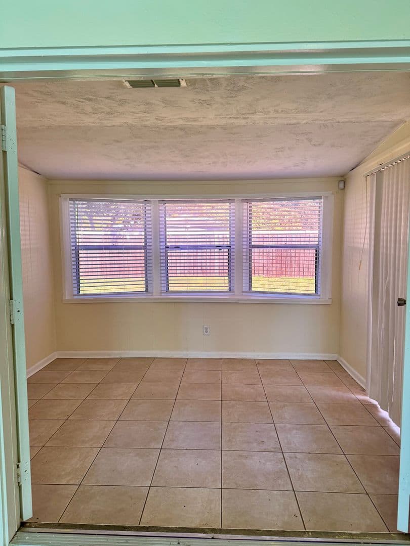 Tampa House: 4423 W Varn Avenue