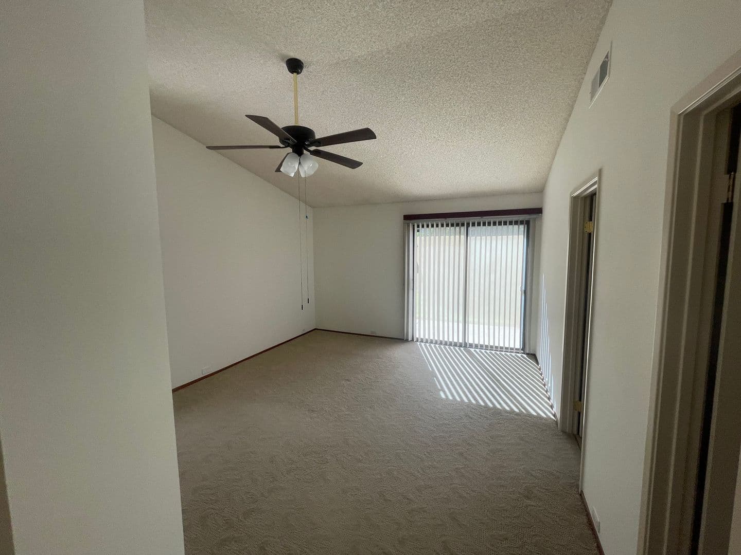 Sacramento House: 8116 Darien Circle