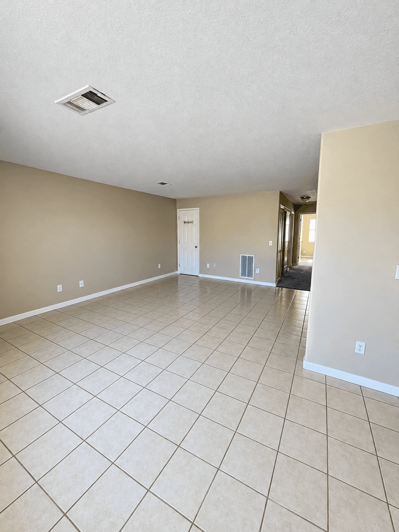 Rancho Cordova Apartment: 10320 Birmingham Way #3