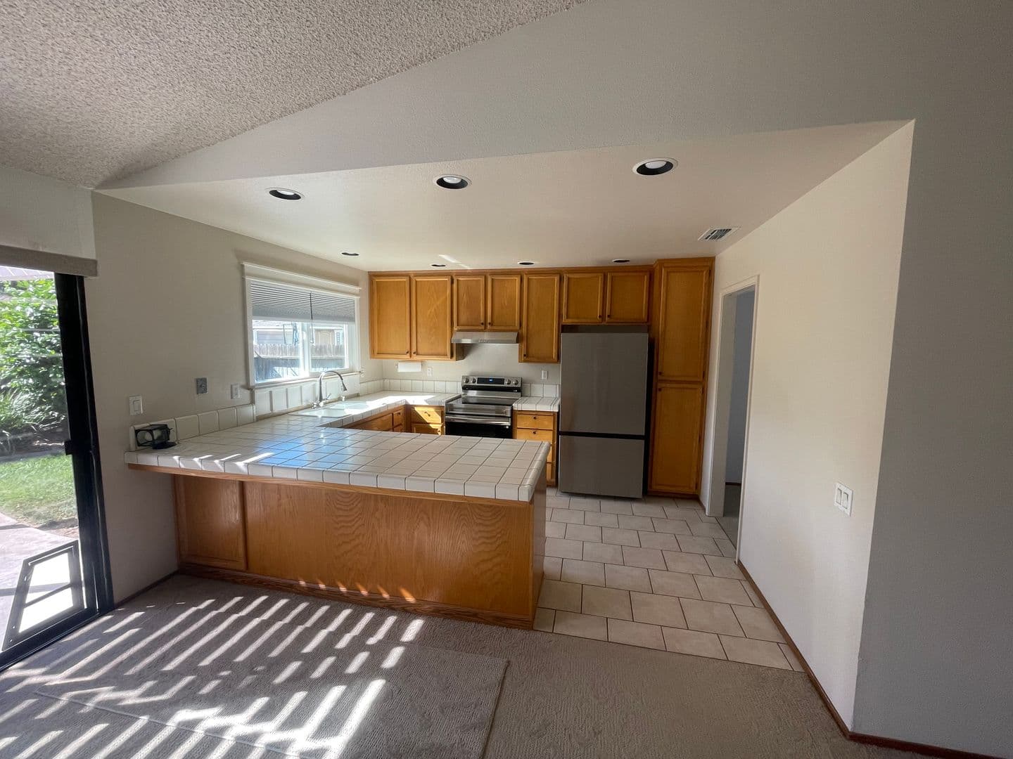 Sacramento House: 8116 Darien Circle