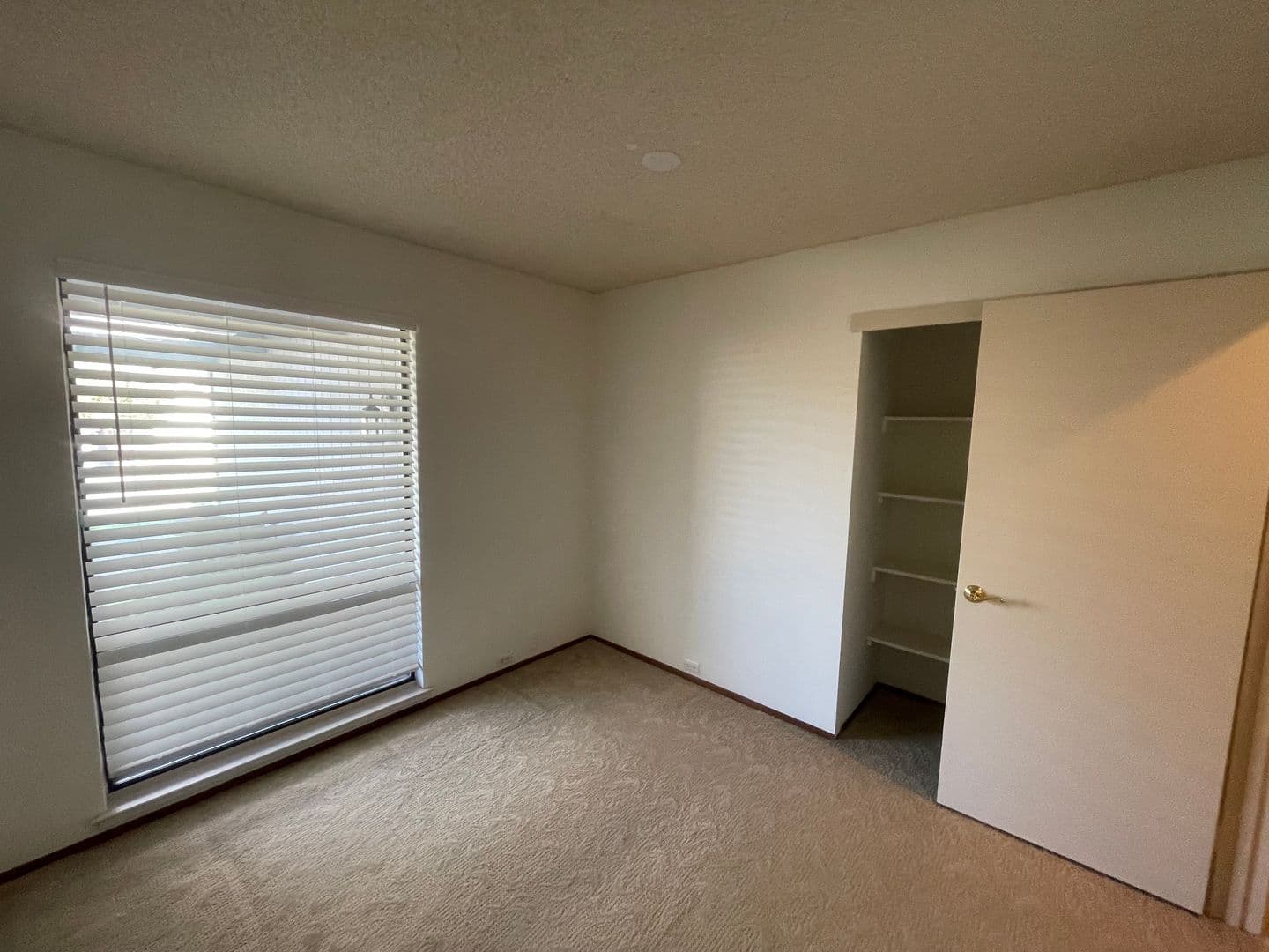 Sacramento House: 8116 Darien Circle