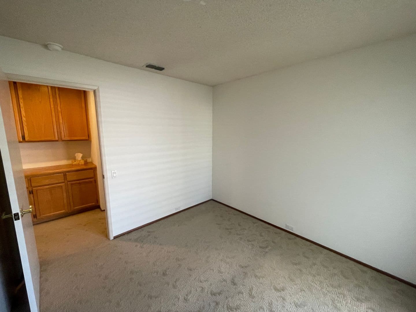 Sacramento House: 8116 Darien Circle