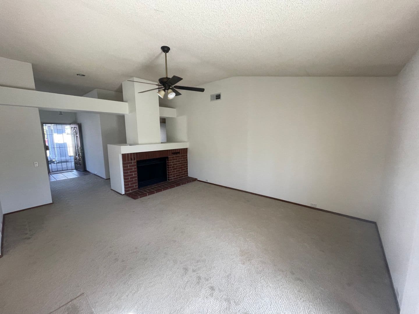 Sacramento House: 8116 Darien Circle