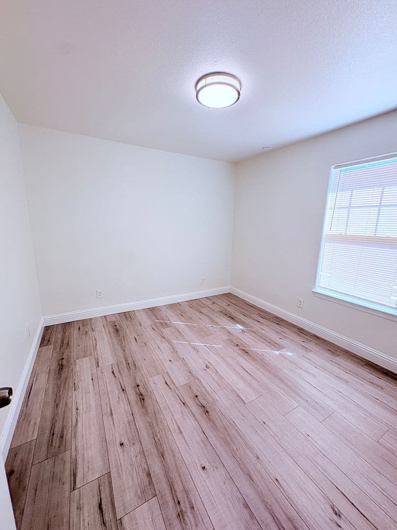 Sacramento House: 1405 Nogales Street