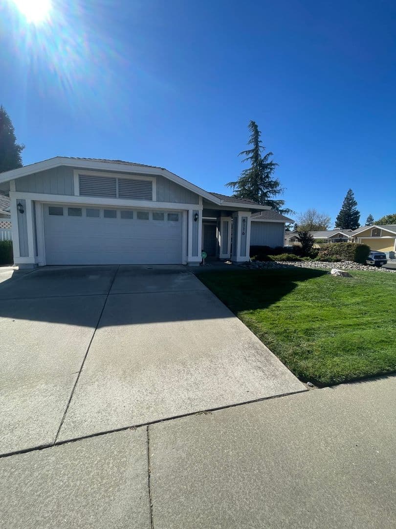 Sacramento House: 8116 Darien Circle