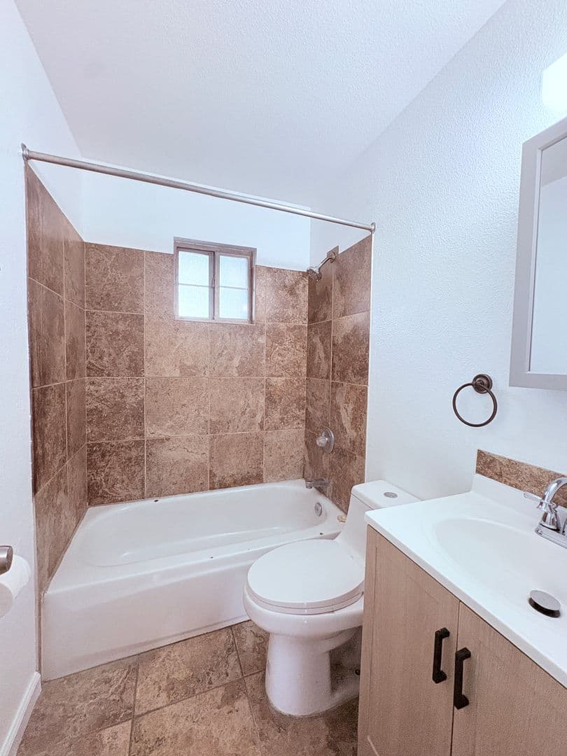 West Sacramento Apartment: 435 Myrtle Ave. #B