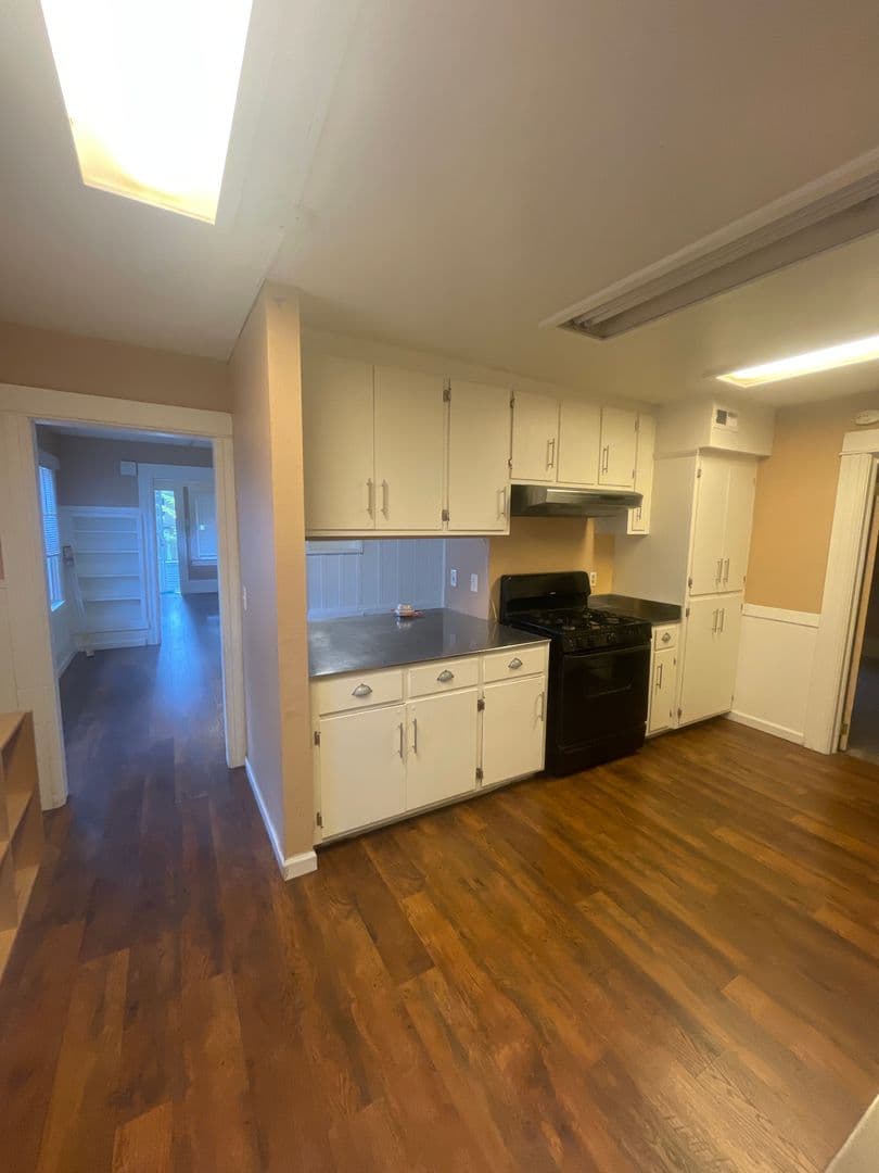 Sacramento Apartment: 521 T Street #B