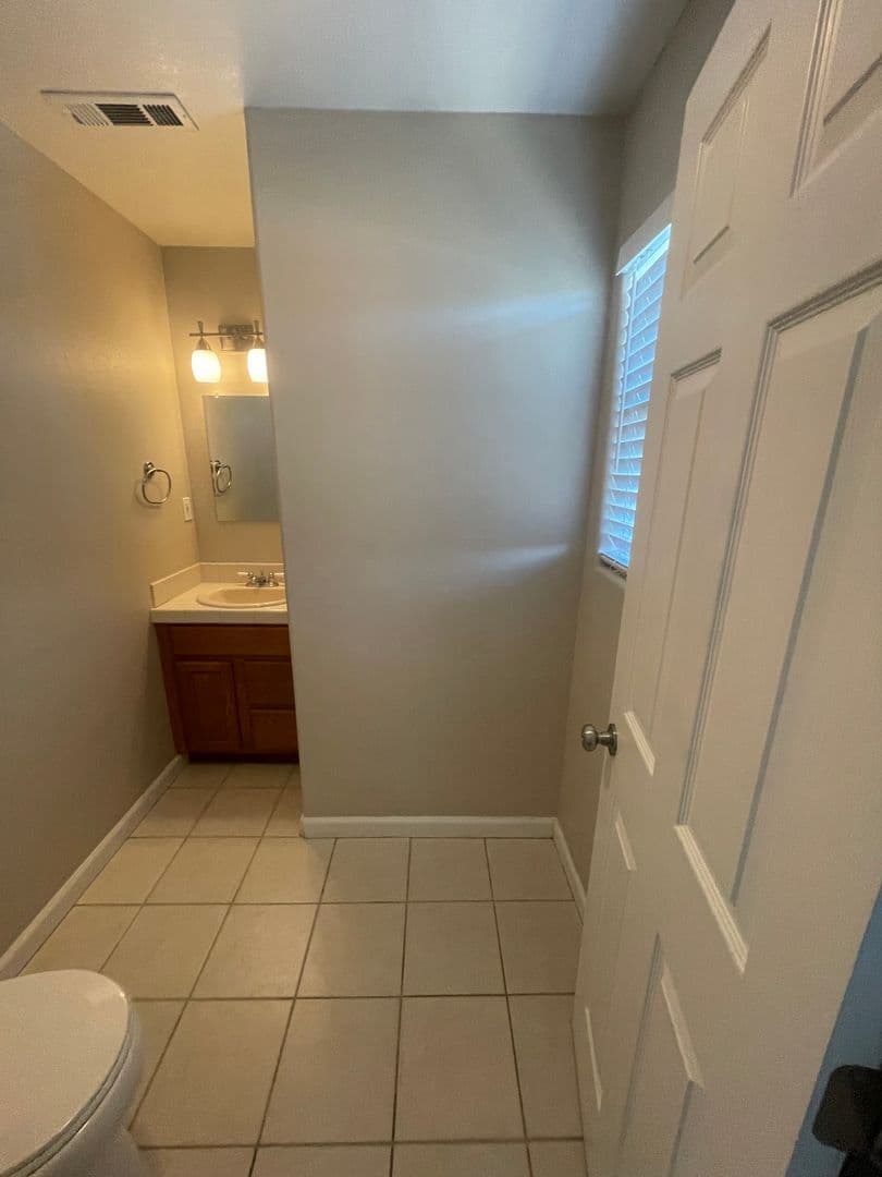 Rancho Cordova Apartment: 10320 Birmingham Way #3