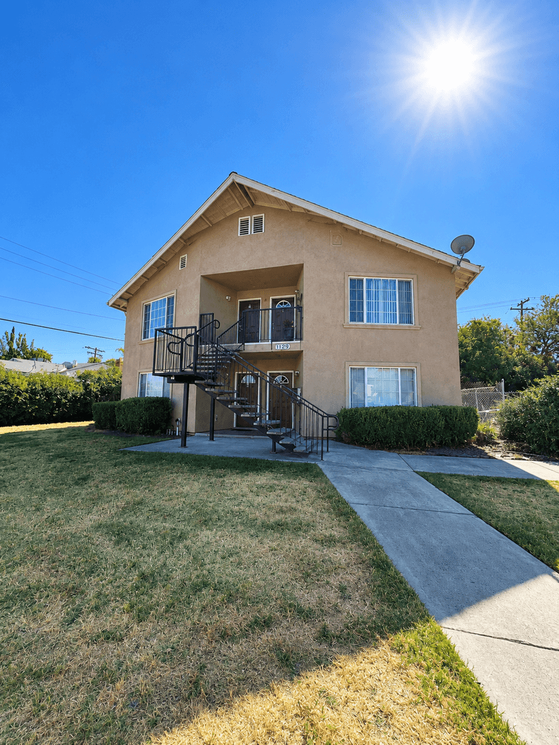 Rancho Cordova Apartment: 10320 Birmingham Way #3