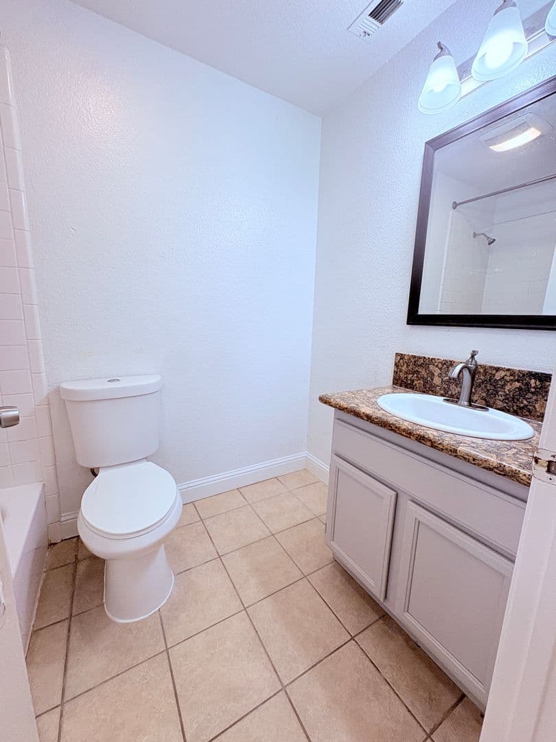 Sacramento House: 1405 Nogales Street
