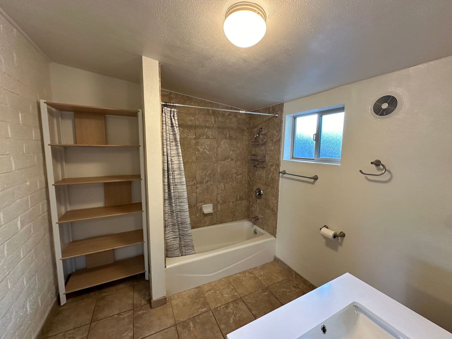 West Sacramento House: 1565 1/2  Alabama Ave