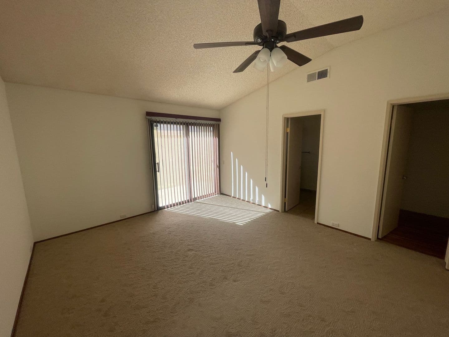 Sacramento House: 8116 Darien Circle