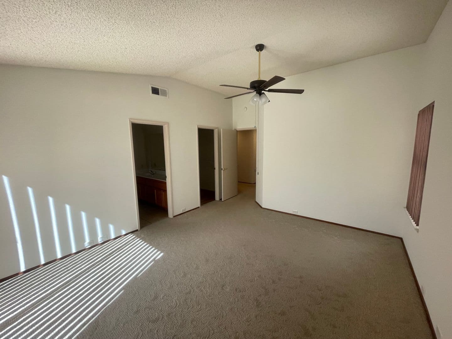 Sacramento House: 8116 Darien Circle