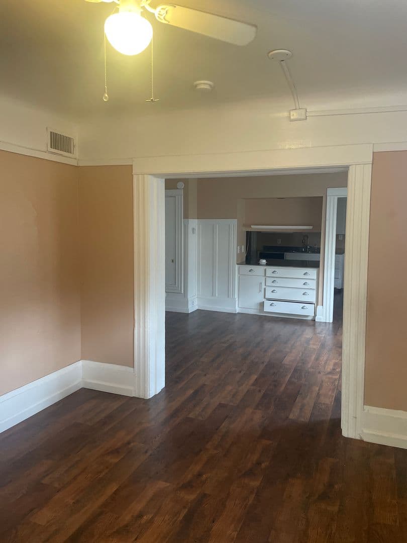 Sacramento Apartment: 521 T Street #B