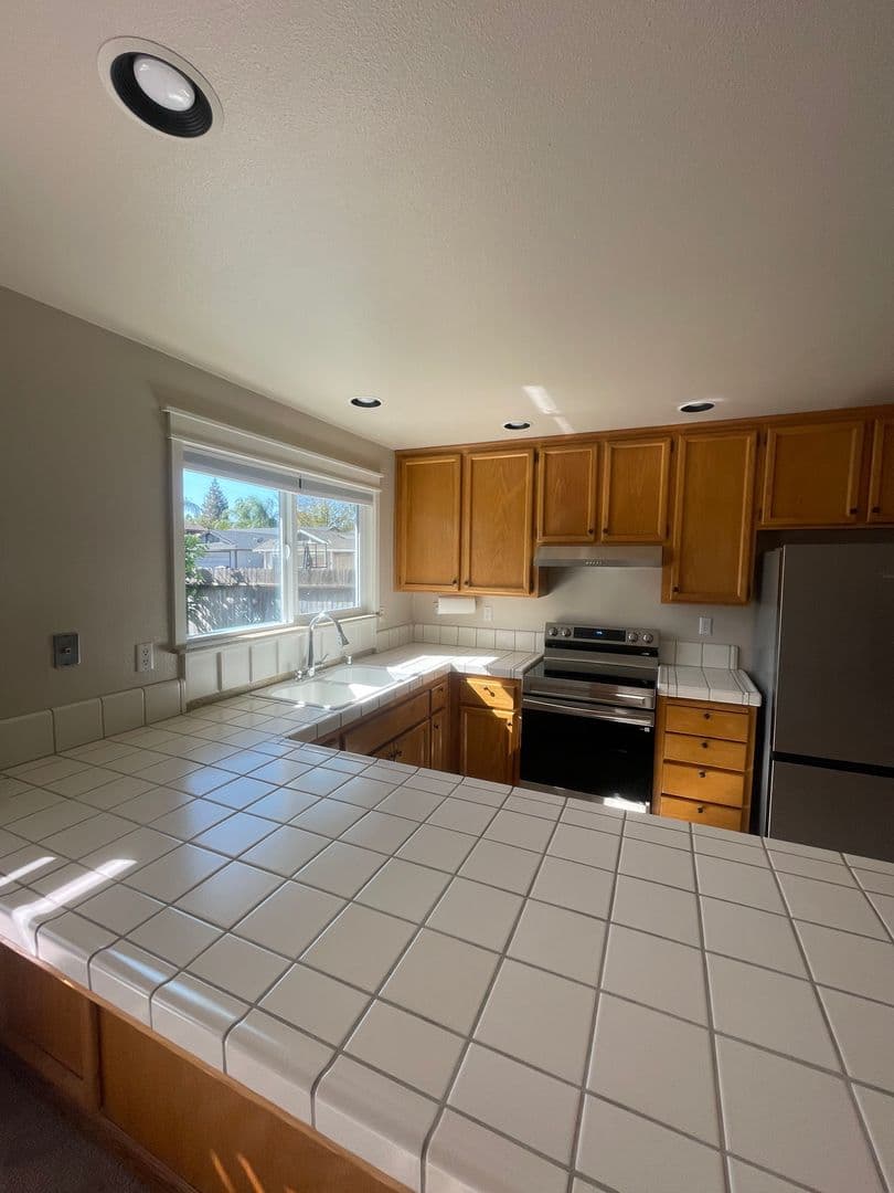 Sacramento House: 8116 Darien Circle