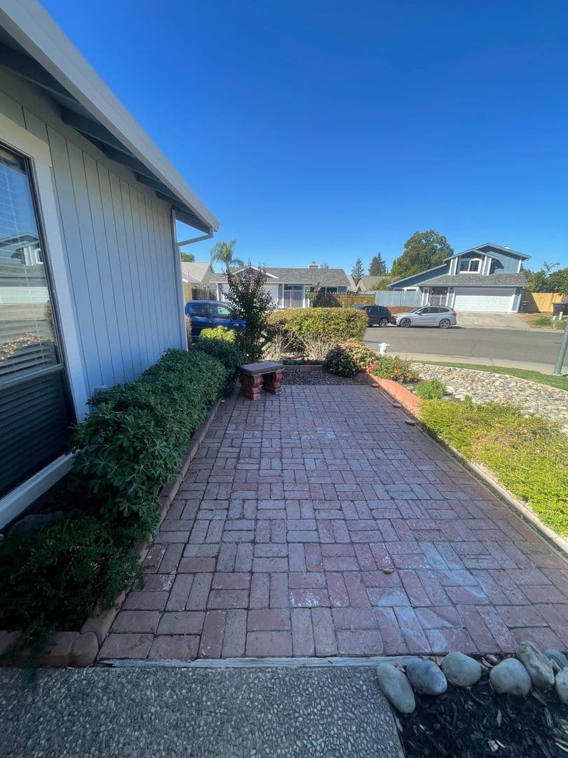 Sacramento House: 8116 Darien Circle