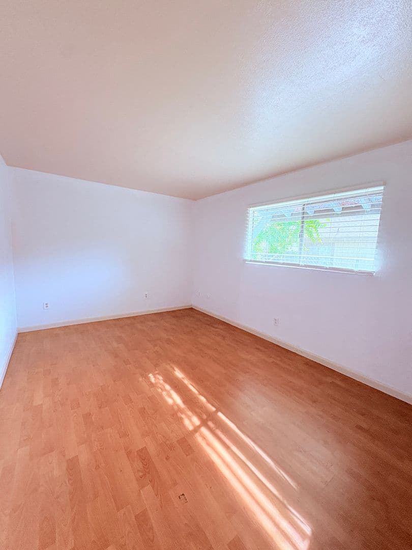 West Sacramento Apartment: 437 Myrtle Ave