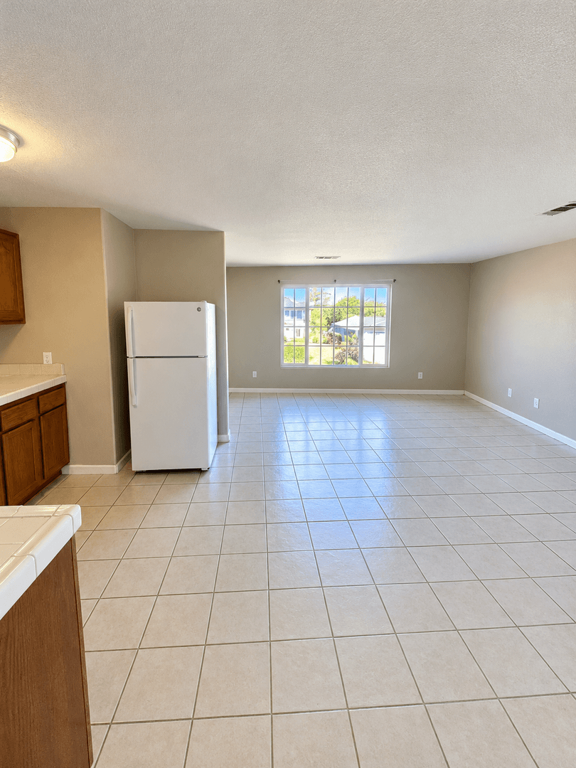 Rancho Cordova Apartment: 10320 Birmingham Way #3