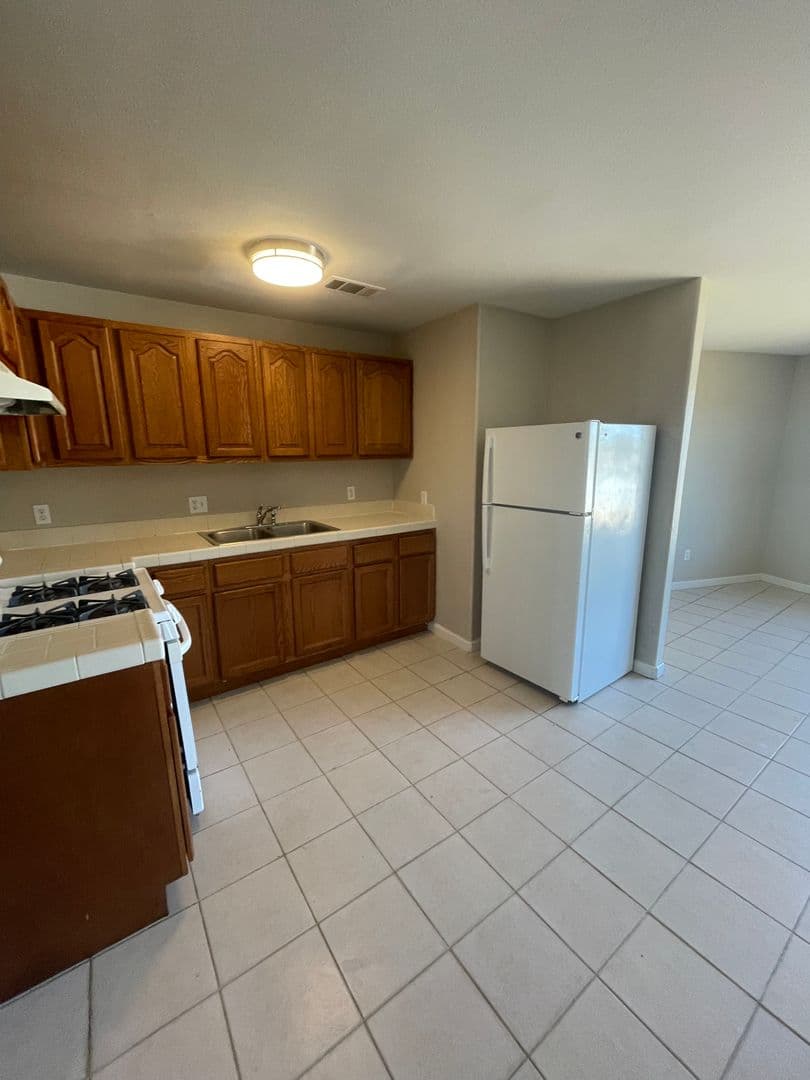 Rancho Cordova Apartment: 10320 Birmingham Way #3