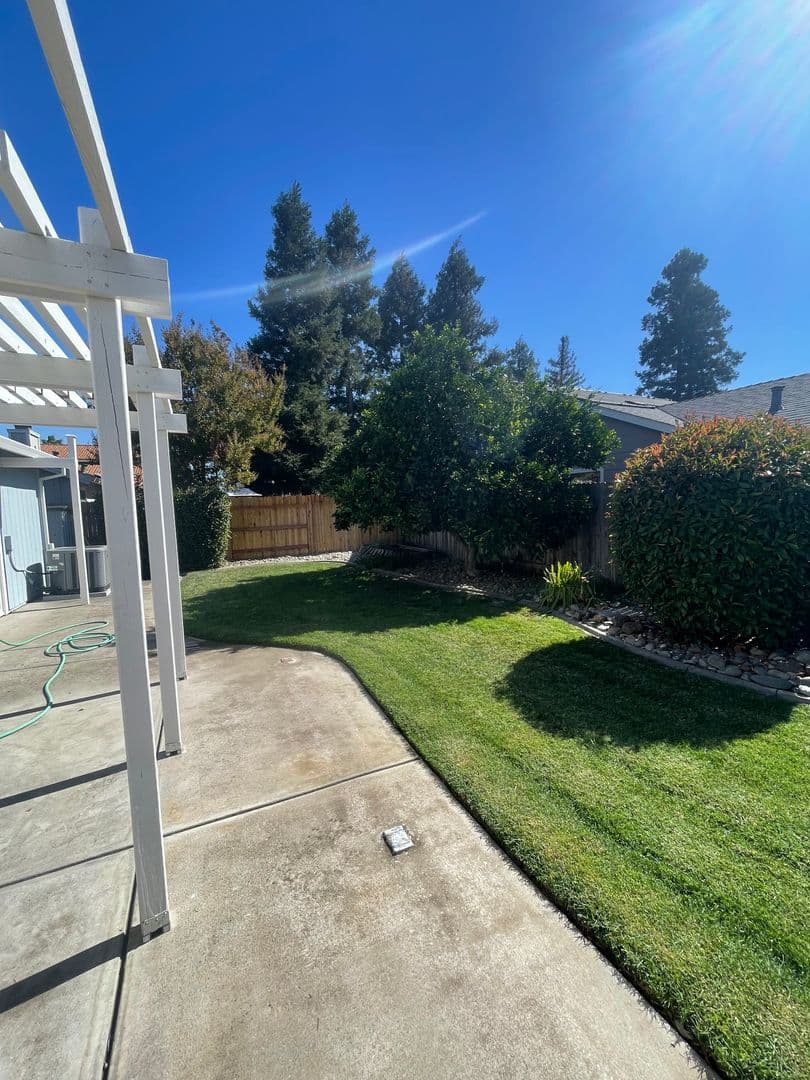 Sacramento House: 8116 Darien Circle