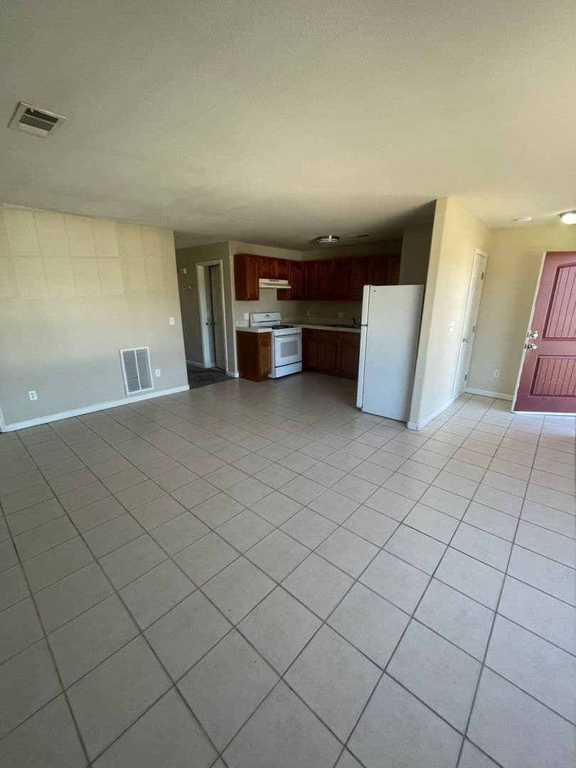 Rancho Cordova Apartment: 10320 Birmingham Way #3