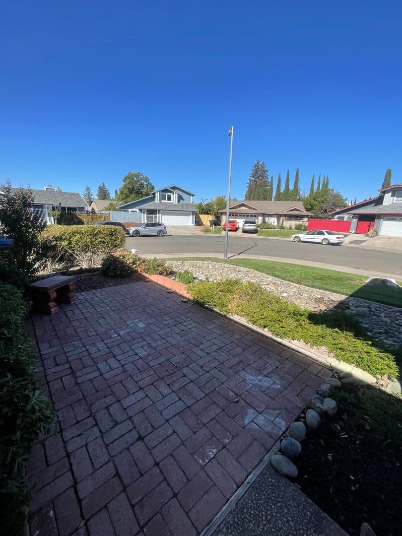 Sacramento House: 8116 Darien Circle