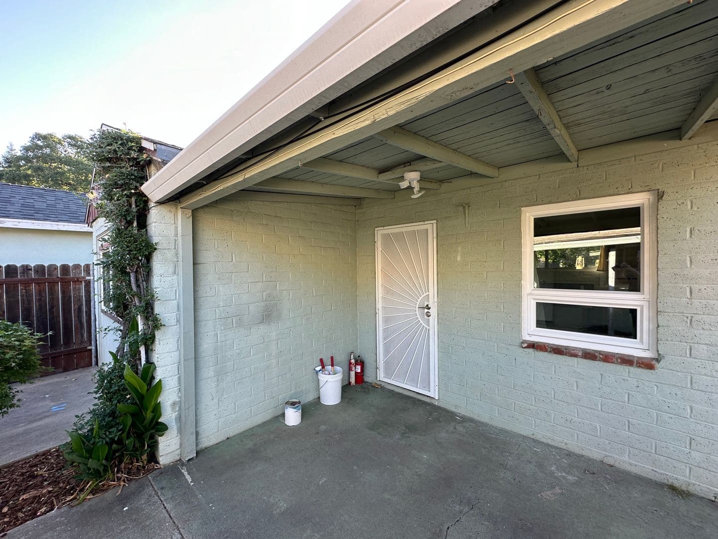 West Sacramento House: 1565 1/2  Alabama Ave