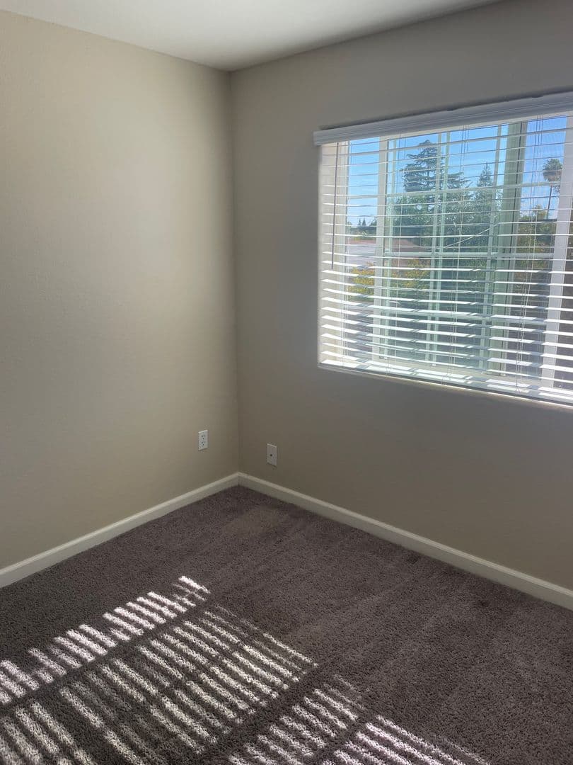 Rancho Cordova Apartment: 10320 Birmingham Way #3