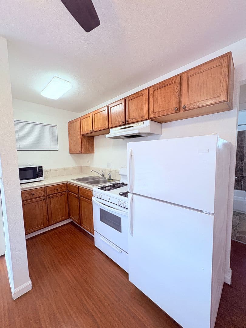 West Sacramento Apartment: 435 Myrtle Ave. #B