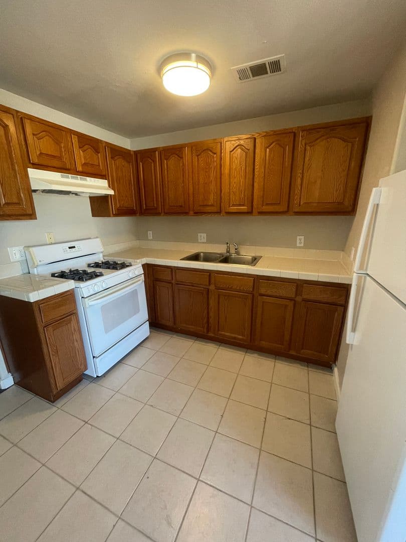 Rancho Cordova Apartment: 10320 Birmingham Way #3
