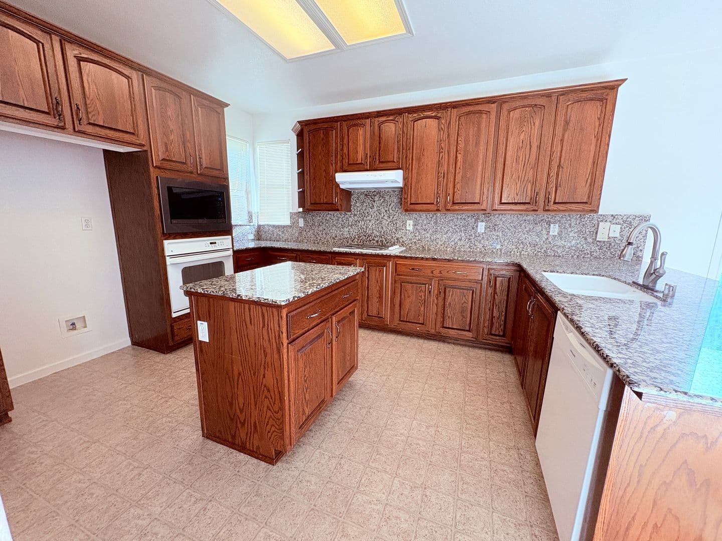 Sacramento House: 80 Spinel Circle
