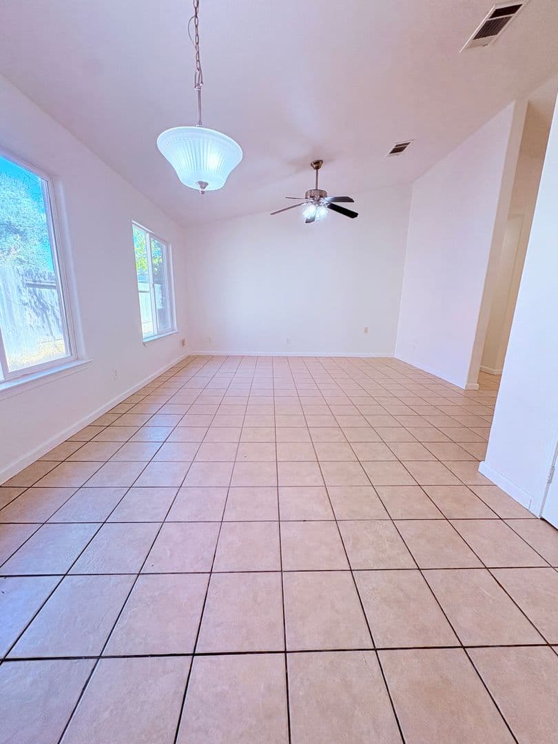 Sacramento House: 1405 Nogales Street