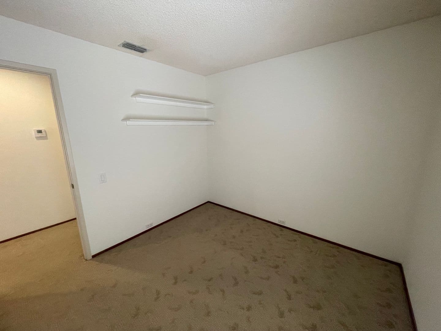 Sacramento House: 8116 Darien Circle