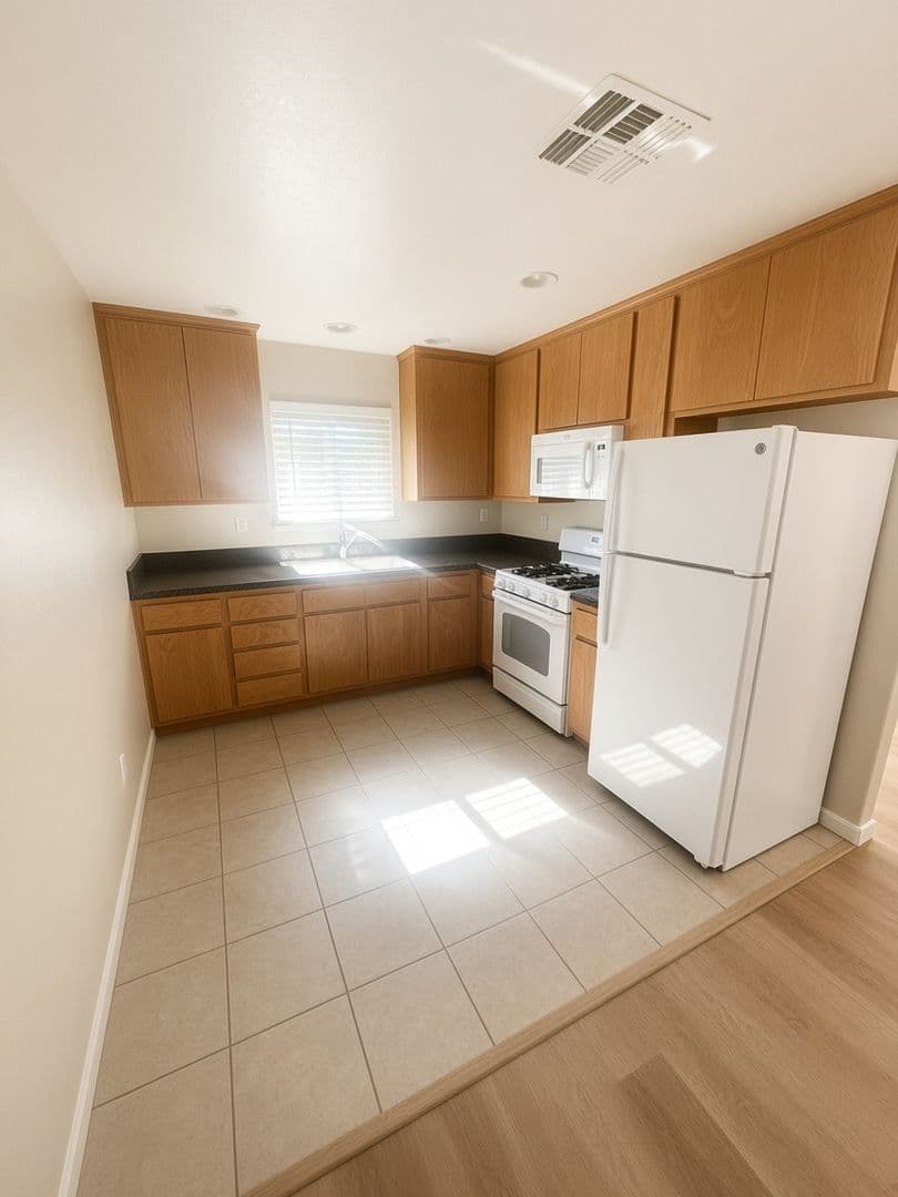 Roseville Townhome: 854 Shearer Street