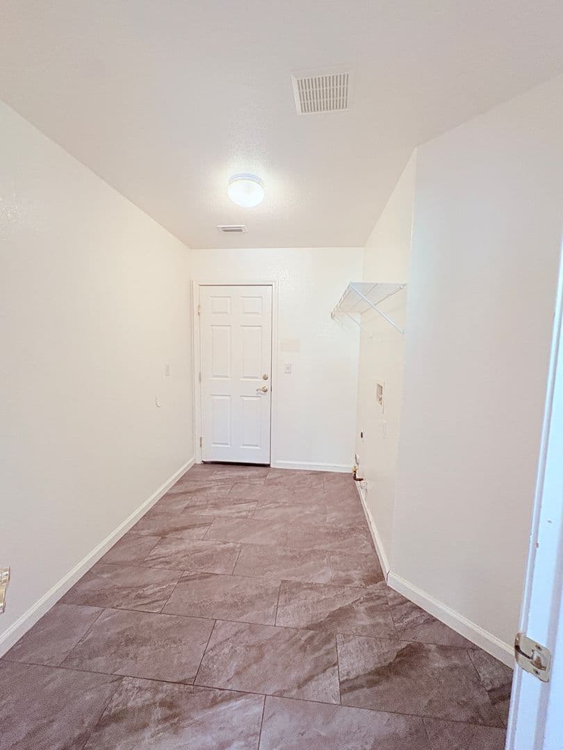 Sacramento House: 80 Spinel Circle