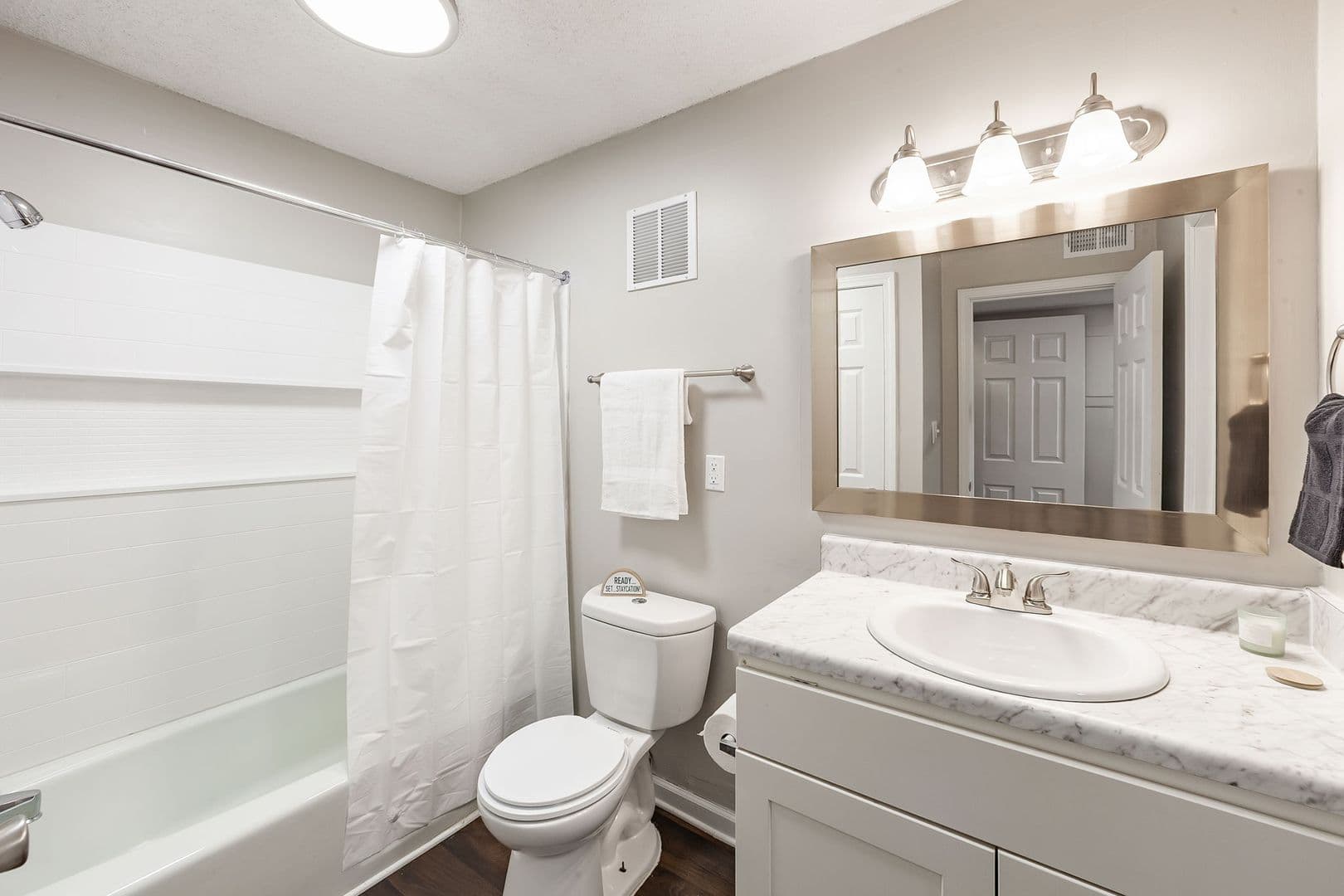 Jackson Apartment: 1585 Hollywood Dr