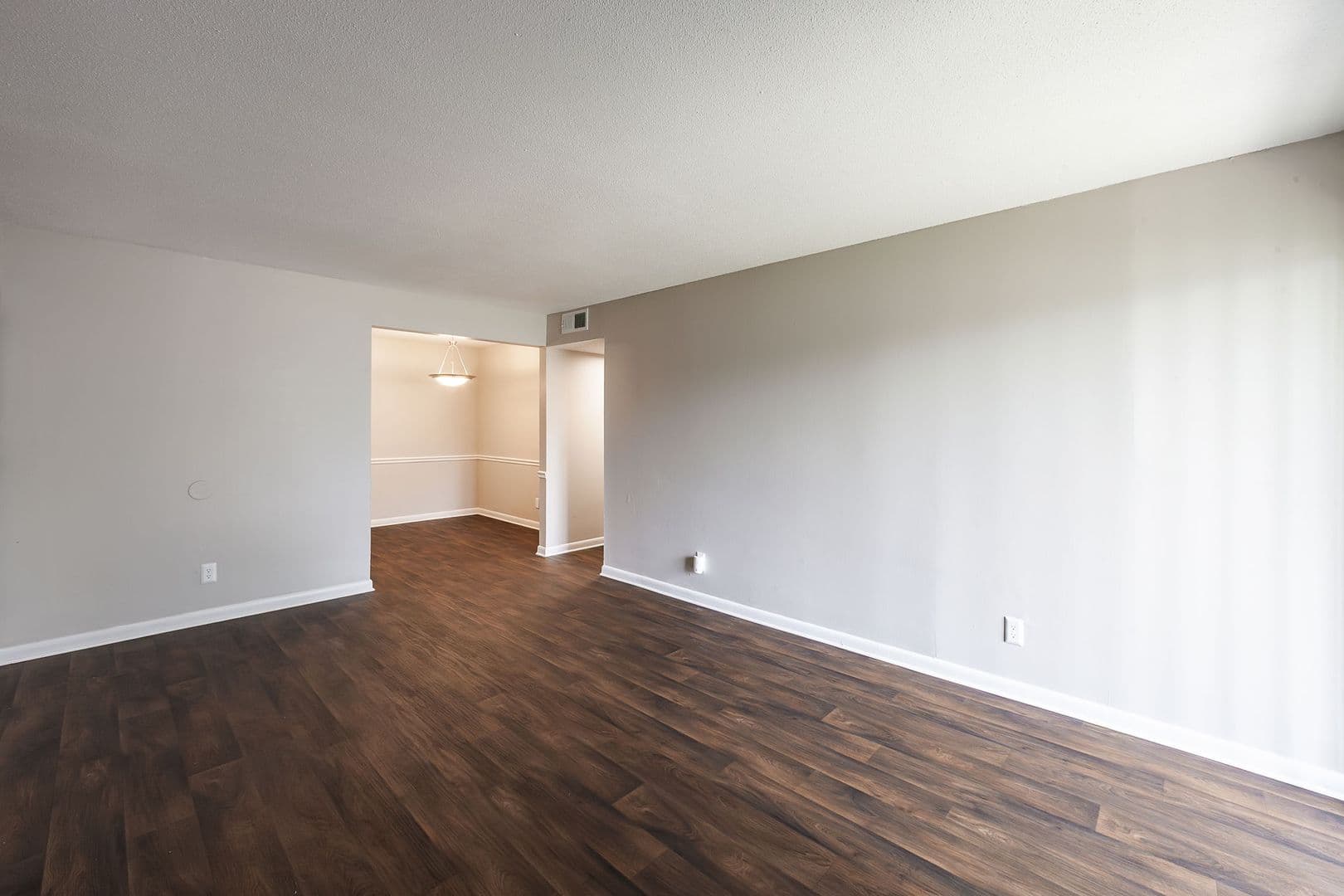 Jackson Apartment: 1585 Hollywood Dr